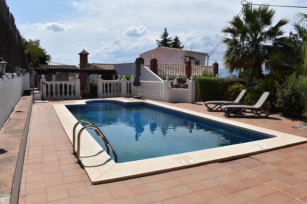 Foto 1 de Chalet en venta en Alhaurín el Grande de 4 habitaciones con terraza y piscina