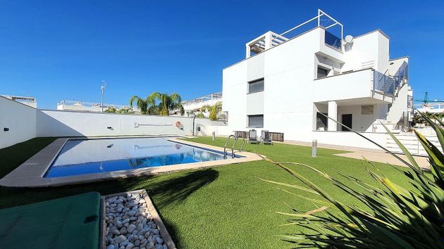 Foto 2 de Pis en venda a Torre de la Horadada de 2 habitacions amb terrassa i piscina