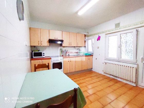 Foto 1 de Pis en venda a Montecerrao de 3 habitacions amb terrassa i mobles