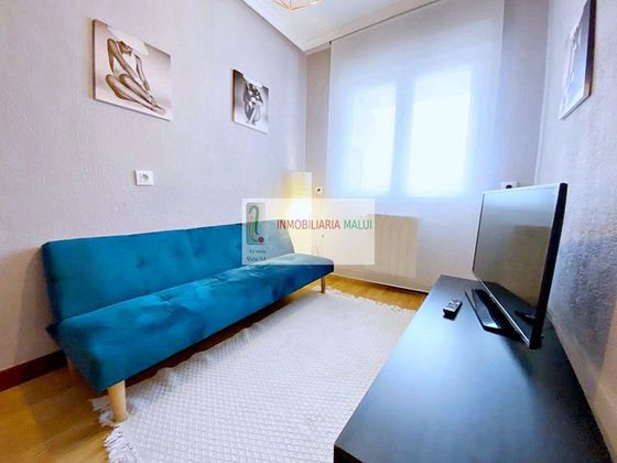 Foto 2 de Pis en lloguer a Milán - Pumarín - Teatinos de 3 habitacions amb mobles i calefacció