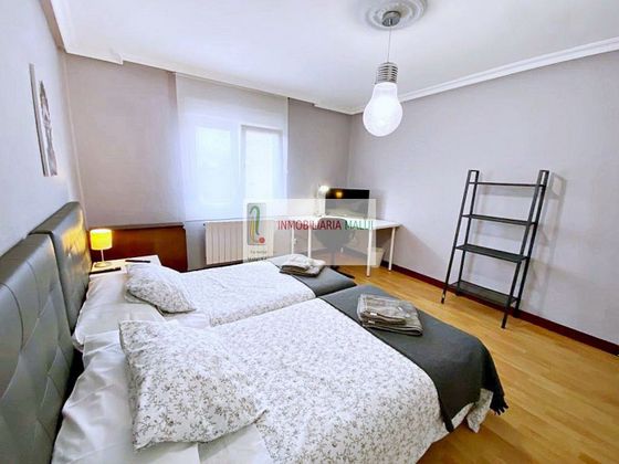 Foto 1 de Piso en alquiler en Milán - Pumarín - Teatinos de 3 habitaciones con muebles y calefacción