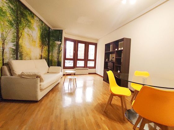 Foto 1 de Pis en lloguer a Montecerrao de 1 habitació amb mobles i calefacció