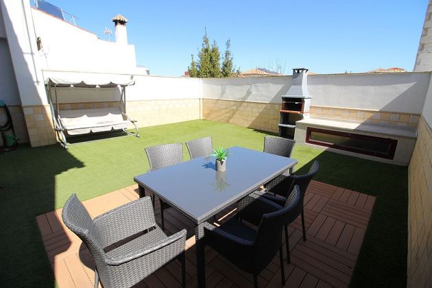 Foto 1 de Casa en venda a calle Ruiseñor de 3 habitacions amb terrassa i garatge