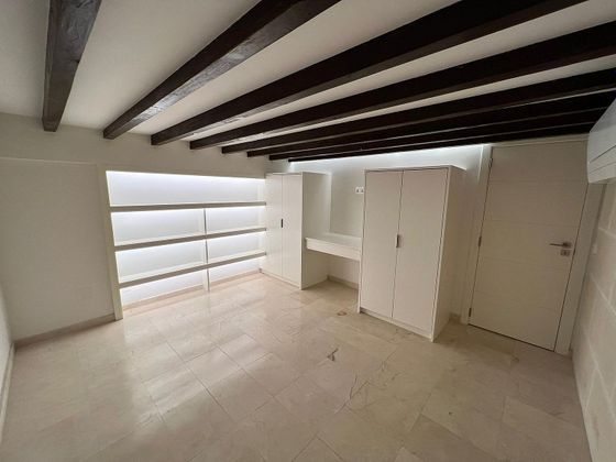 Foto 1 de Alquiler de piso en Sta. Catalina - El Jonquet de 2 habitaciones con terraza y aire acondicionado