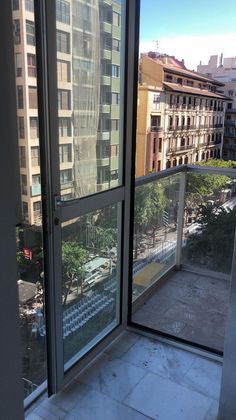 Foto 1 de Pis en venda a Centro - Alicante de 1 habitació amb terrassa i ascensor