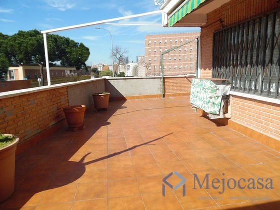 Foto 2 de Pis en venda a Pinar del Rey de 4 habitacions amb terrassa i balcó