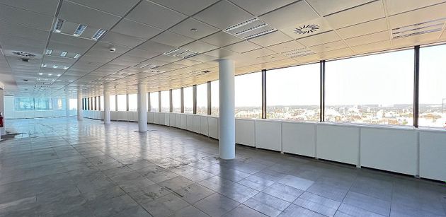 Foto 2 de Oficina en alquiler en Cuatro Caminos con aire acondicionado