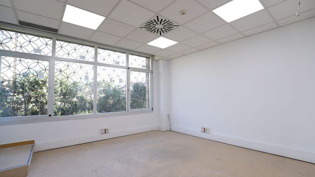 Foto 2 de Alquiler de oficina en Castilla con garaje y aire acondicionado