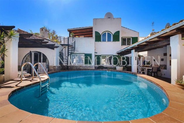 Foto 1 de Casa adosada en venta en Sol de Mallorca de 4 habitaciones con terraza y piscina