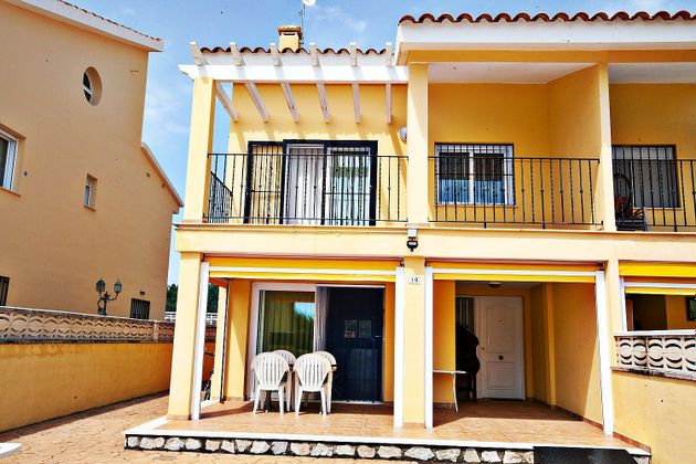 Foto 1 de Casa en venta en calle Santa Magdalena de 4 habitaciones con terraza y piscina