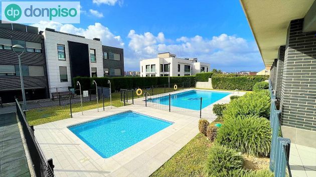 Foto 1 de Pis en venda a Valdenoja - La Pereda de 2 habitacions amb piscina i garatge