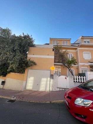 Foto 1 de Casa adossada en venda a Cobeña de 6 habitacions amb terrassa i piscina