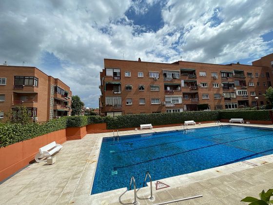 Foto 1 de Venta de piso en Ensanche de 4 habitaciones con terraza y piscina