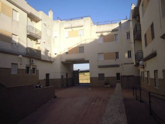 Foto 1 de Venta de piso en Villamartín de 3 habitaciones con terraza y garaje