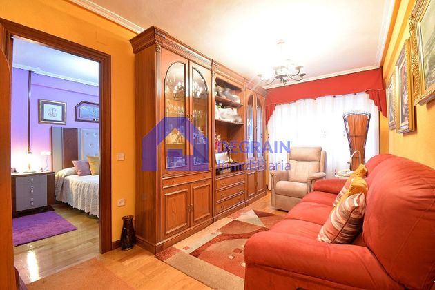 Foto 1 de Pis en venda a Ciudad Naranco de 3 habitacions amb terrassa i calefacció