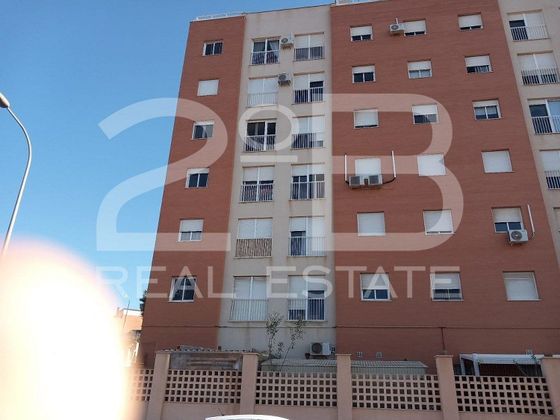 Foto 2 de Venta de piso en calle Antonia Mercé de 2 habitaciones con ascensor