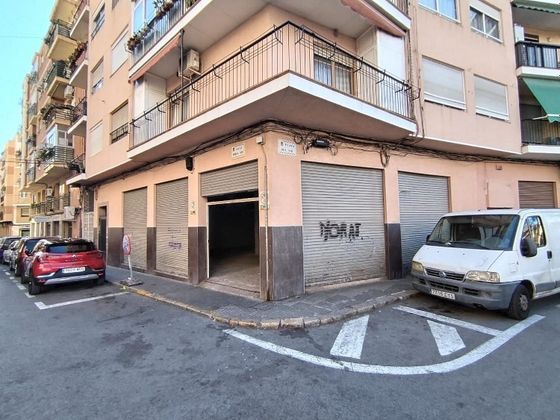 Foto 1 de Venta de garaje en calle De Rodrigo Caro de 214 m²