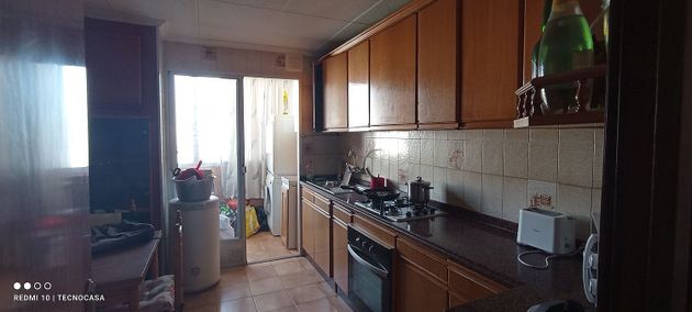 Foto 2 de Piso en alquiler en calle Elche de 4 habitaciones con muebles y aire acondicionado