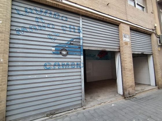 Foto 2 de Local en venta en calle Alcala Galiano con garaje