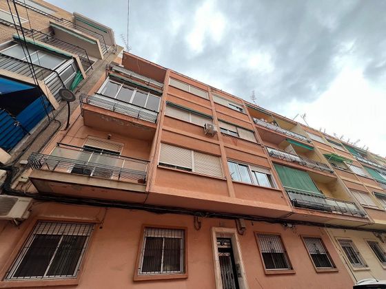 Foto 2 de Pis en lloguer a calle Bailén de 4 habitacions amb mobles i balcó