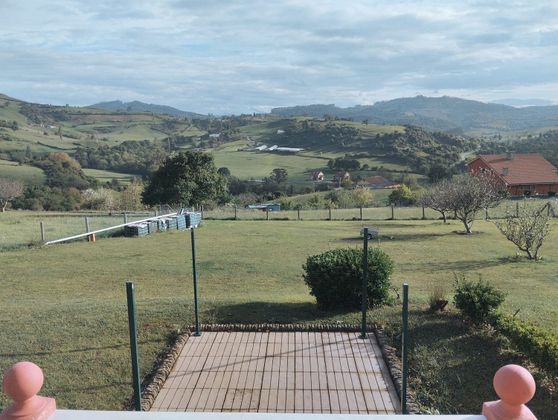 Foto 1 de Xalet en venda a Corvera de Asturias de 4 habitacions amb terrassa i jardí