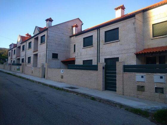 Foto 1 de Casa adossada en venda a Moaña de 5 habitacions amb terrassa i piscina