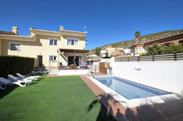 Foto 2 de Casa en venda a calle G de 4 habitacions amb terrassa i piscina