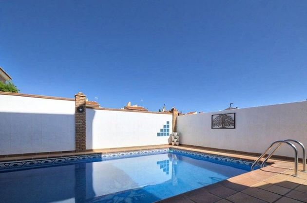 Foto 2 de Xalet en venda a Otura de 4 habitacions amb terrassa i piscina