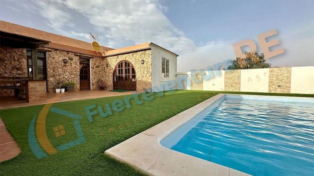 Foto 1 de Xalet en venda a Tefía-Tetir de 2 habitacions amb terrassa i piscina