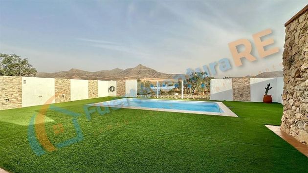 Foto 2 de Chalet en venta en Tefía-Tetir de 2 habitaciones con terraza y piscina