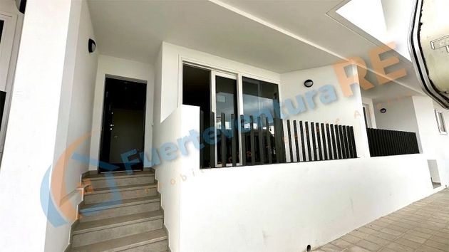 Foto 2 de Venta de piso en calle Marrajo de 2 habitaciones con terraza y balcón