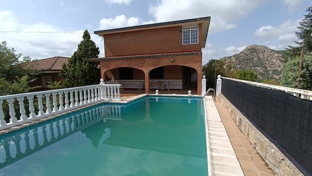 Foto 1 de Venta de chalet en Manzanares el Real de 5 habitaciones con terraza y piscina