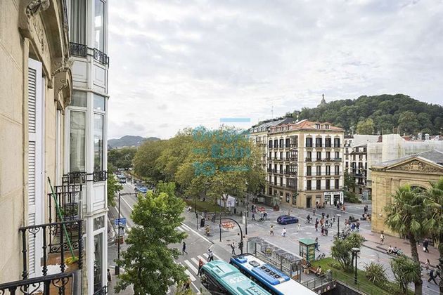 Foto 1 de Pis en venda a Centro - San Sebastián-Donostia de 3 habitacions amb balcó i calefacció