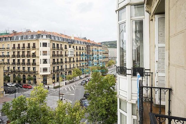 Foto 2 de Piso en venta en Centro - San Sebastián-Donostia de 3 habitaciones con balcón y calefacción