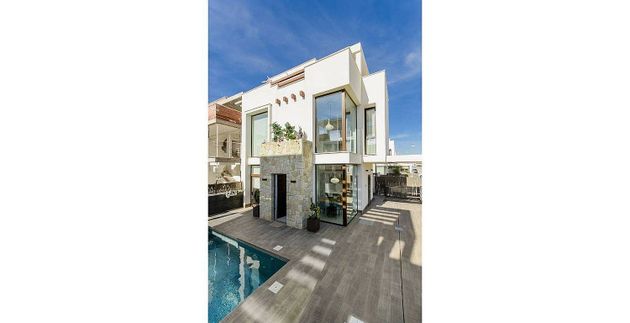 Foto 1 de Chalet en venta en Playa Honda - Playa Paraíso de 3 habitaciones con terraza y piscina