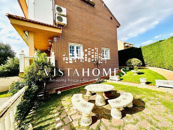 Foto 1 de Casa en venda a Cobeña de 5 habitacions amb terrassa i jardí