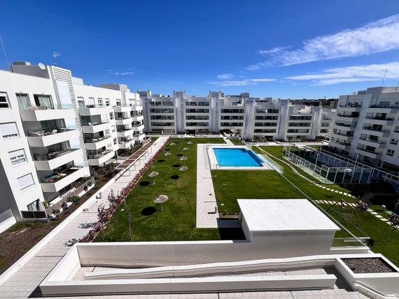 Foto 1 de Alquiler de piso en Mirasierra de 3 habitaciones con terraza y piscina
