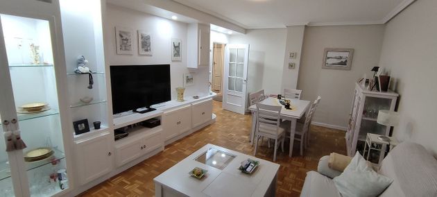Foto 1 de Piso en venta en calle Rafaela de Antonio de 3 habitaciones con terraza y garaje