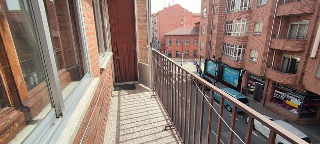 Foto 1 de Pis en venda a plaza Rollo de 3 habitacions amb terrassa i calefacció