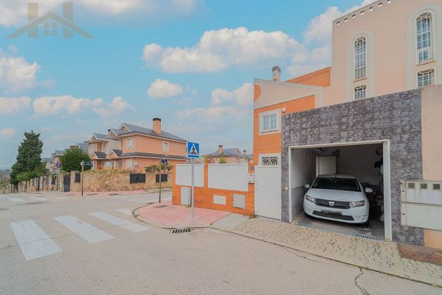 Foto 2 de Casa en venda a calle Pío Baroja de 4 habitacions amb piscina i garatge