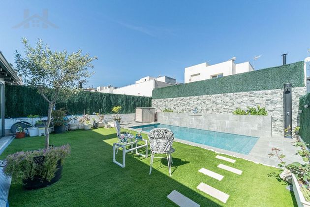 Foto 2 de Casa en venta en calle De Murillo de 4 habitaciones con terraza y piscina