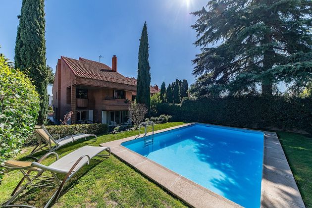 Foto 1 de Casa en venda a Piovera - Conde Orgaz de 5 habitacions amb terrassa i piscina