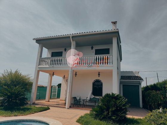 Foto 1 de Chalet en venta en Playa de Almazora-Ben Afeli de 4 habitaciones con terraza y piscina