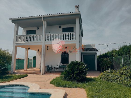 Foto 2 de Xalet en venda a Playa de Almazora-Ben Afeli de 4 habitacions amb terrassa i piscina