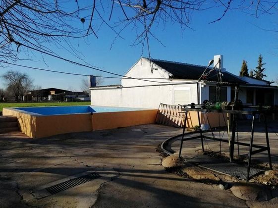 Foto 2 de Xalet en venda a Argamasilla de Calatrava de 3 habitacions amb piscina