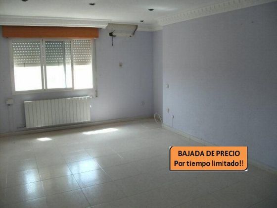 Foto 1 de Pis en venda a Carretera de Córdoba - Libertad de 3 habitacions amb calefacció