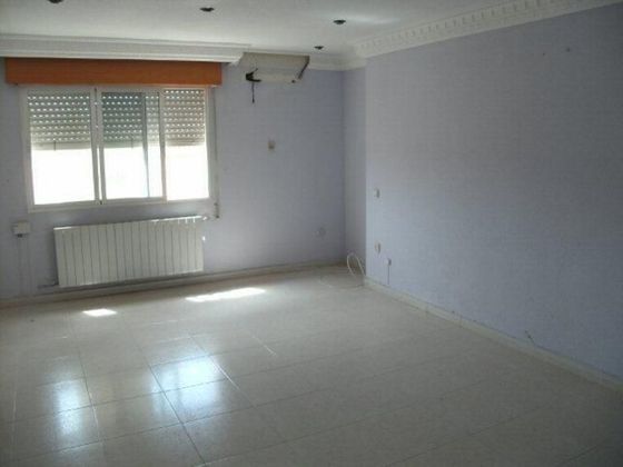 Foto 2 de Piso en venta en Carretera de Córdoba - Libertad de 3 habitaciones con calefacción