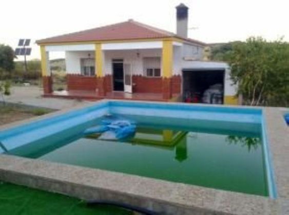 Foto 2 de Venta de chalet en Brazatortas de 2 habitaciones con piscina y jardín