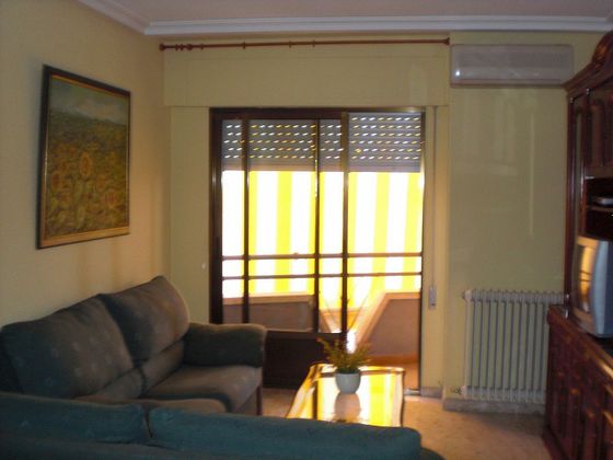 Foto 1 de Piso en venta en Carretera de Córdoba - Libertad de 3 habitaciones con aire acondicionado y calefacción