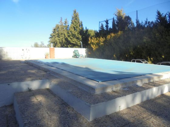 Foto 1 de Chalet en venta en Almodóvar del Campo de 4 habitaciones con piscina y jardín